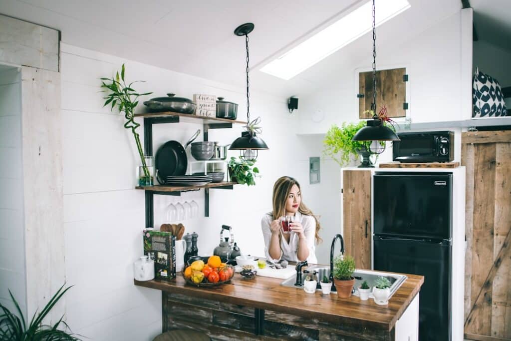discover the latest kitchen trends that will transform your culinary space into a stylish and functional haven. from modern design elements to innovative appliances, explore the essentials that define today's kitchens.
